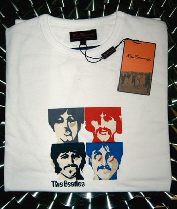 BEATLES: T-Shirt SGT. PEPPER Motiv in Weiß