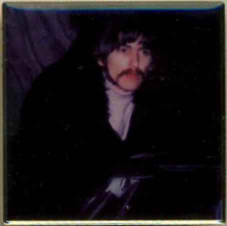 BEATLES Pin GEORGE HARRISON 1967